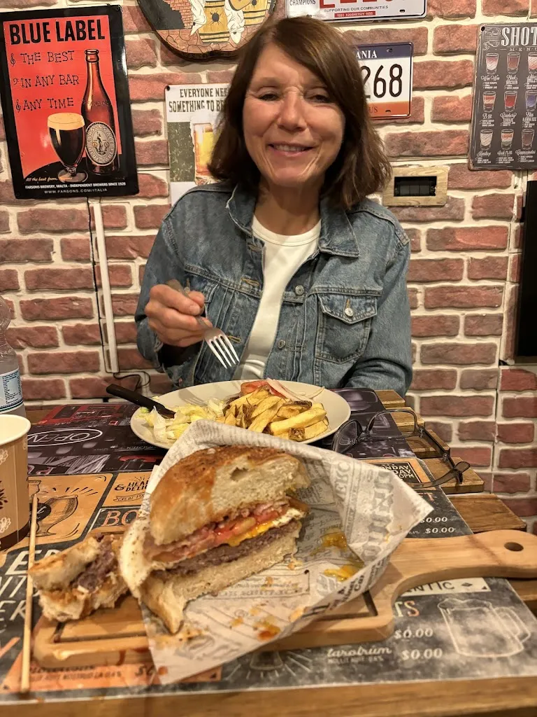 Adrianne Frech_Monaco Diner Hamburgeria_Secondigliano_review