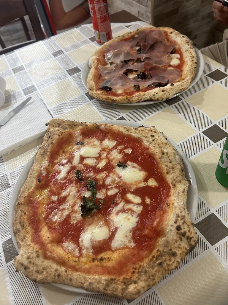 Danielle Hotchkiss_Pizzeria Da Sergio....paninoteca...._Secondigliano_review