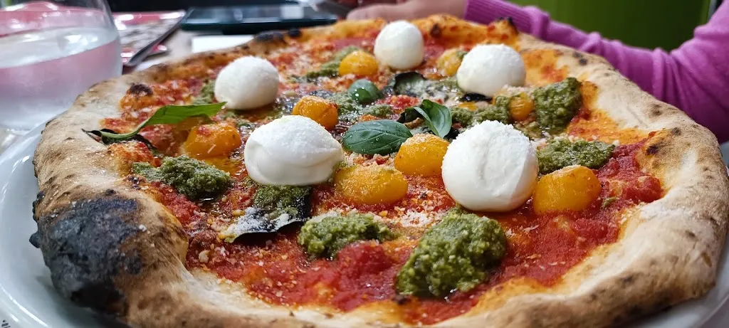 La Pizza da Gennaro_Secondigliano_slider_image_3