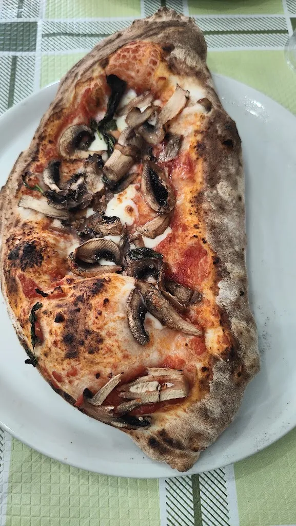 Pizzeria e Cucina_Secondigliano_slider_image_2