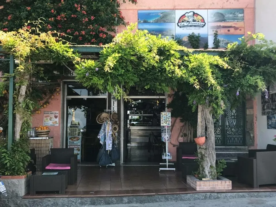 Serrara Fontana - Ristorante Bar La Floreana restaurant in Serrara Fontana