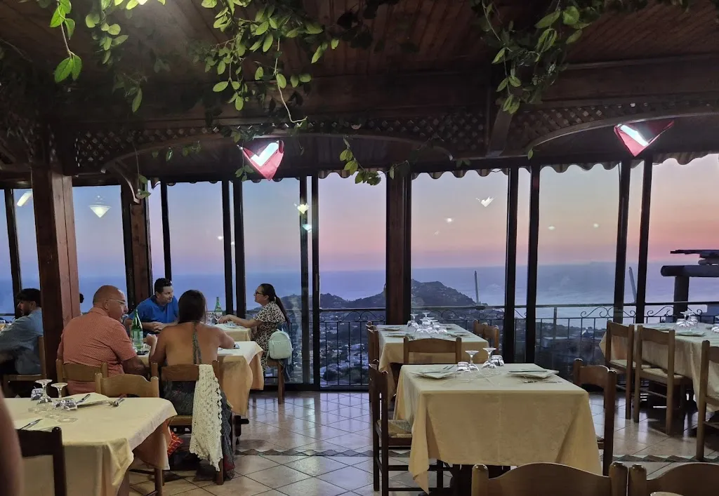 Richard Johnstone_Ristorante Al Comignolo_Serrara Fontana_recensione