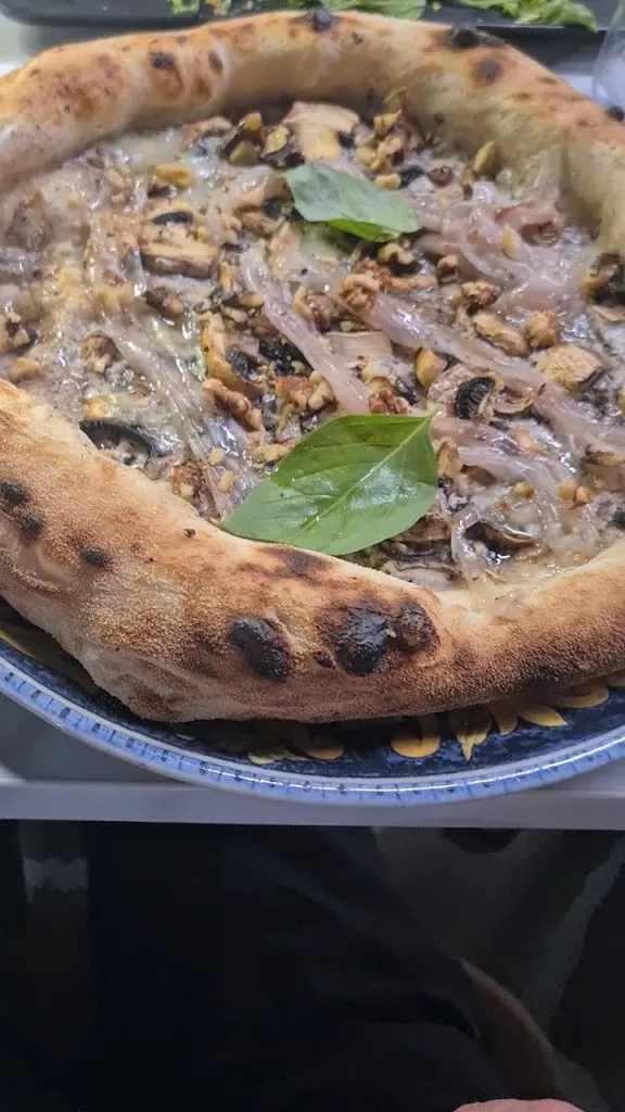 Savoia Pizzeria Napoletana_Montesilvano Marina_slider_image_2