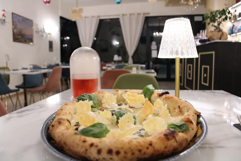 Savoia Pizzeria Napoletana_Montesilvano Marina_slider_image_3