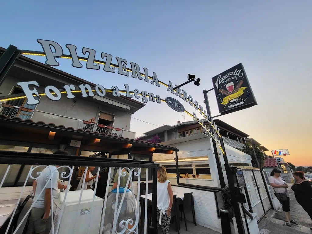 Larraine “Santos” Criss_da Luciano_Montesilvano Marina_review