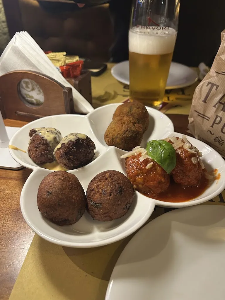 Gonzalo Dominguez_The Tales Pub_Solofra_review