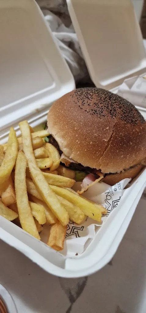 Benedetta Ippoliti_On The Run American Bar Pub Solofra_Solofra_review