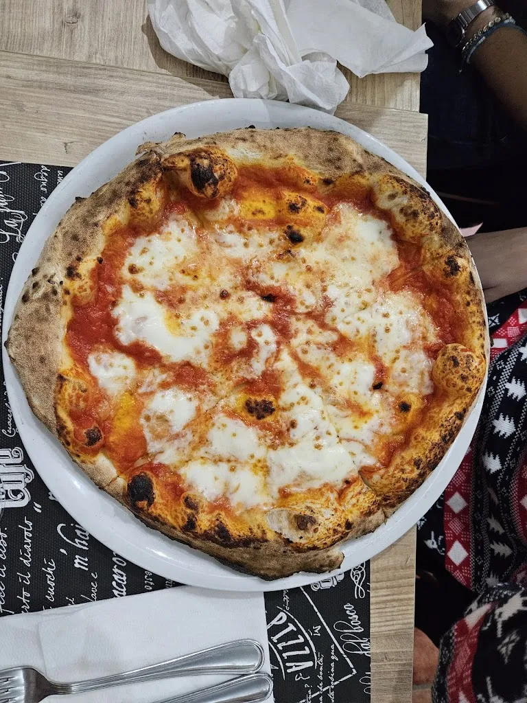 Peperoncino Pizza & Sfizi_Solofra_slider_image_2