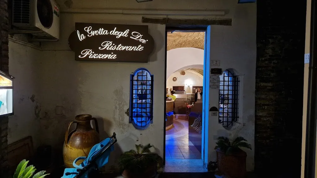 Ristorante Pizzeria La Grotta degli Dei restaurant in Montesilvano Marina