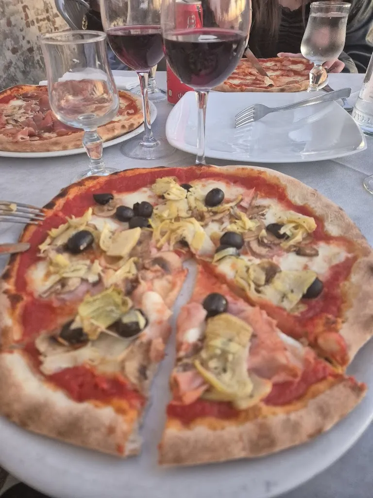 Ristorante Pizzeria La Grotta degli Dei_Montesilvano Marina_slider_image_3