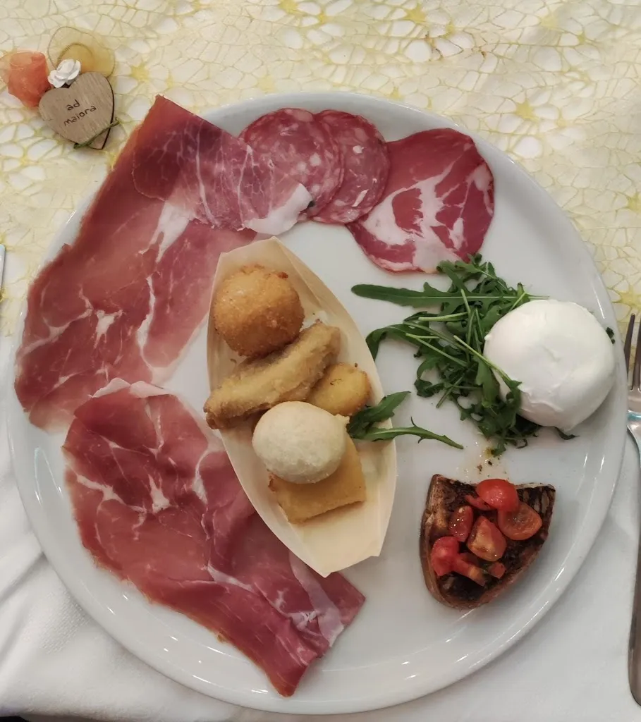 Blue Eyes Hall_Starza Vecchia_slider_image_2