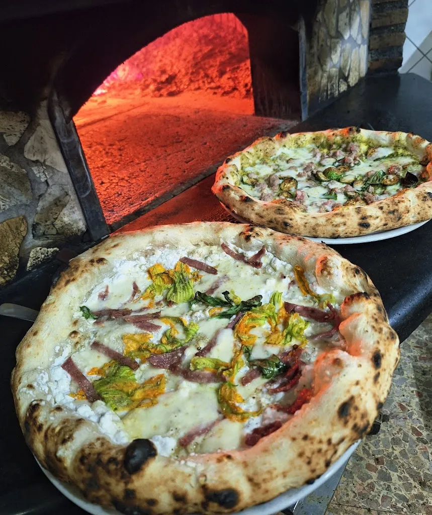 A Cantenell Ro Caricchiell pizzeria restaurant in Somma Vesuviana