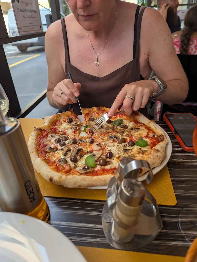 Mike McInerney_Stella Pizzeria Ristorante Bar_Stella_review