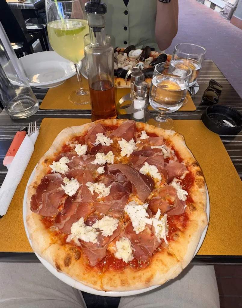 Nick Button_Stella Pizzeria Ristorante Bar_Stella_review