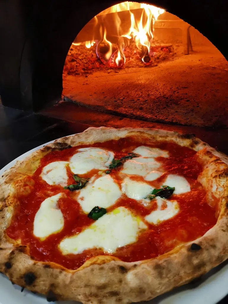 Pizzeria Napoletana IL PIENNOLO_Montesilvano Marina_slider_image_2