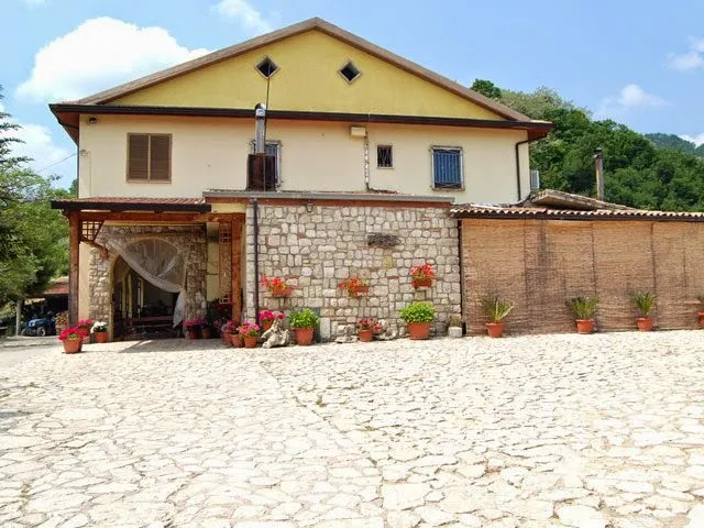 The Touch Stone restaurant in Tocco Caudio