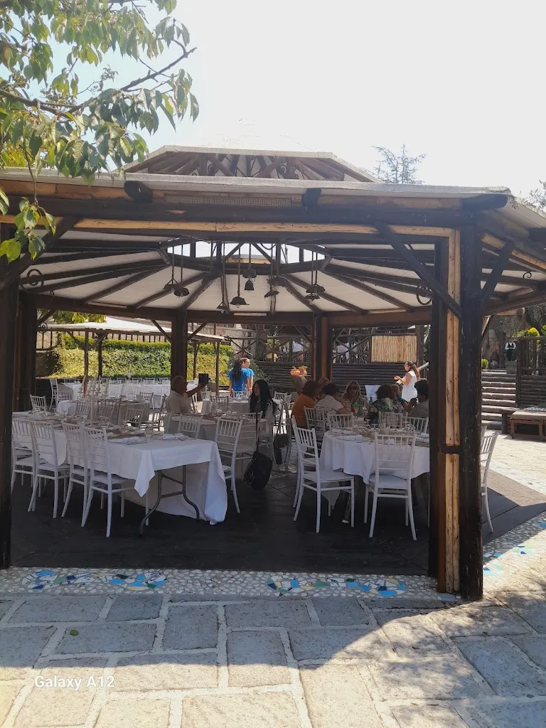 Antico Casale Smiraglia_Torre Caracciolo_slider_image_3