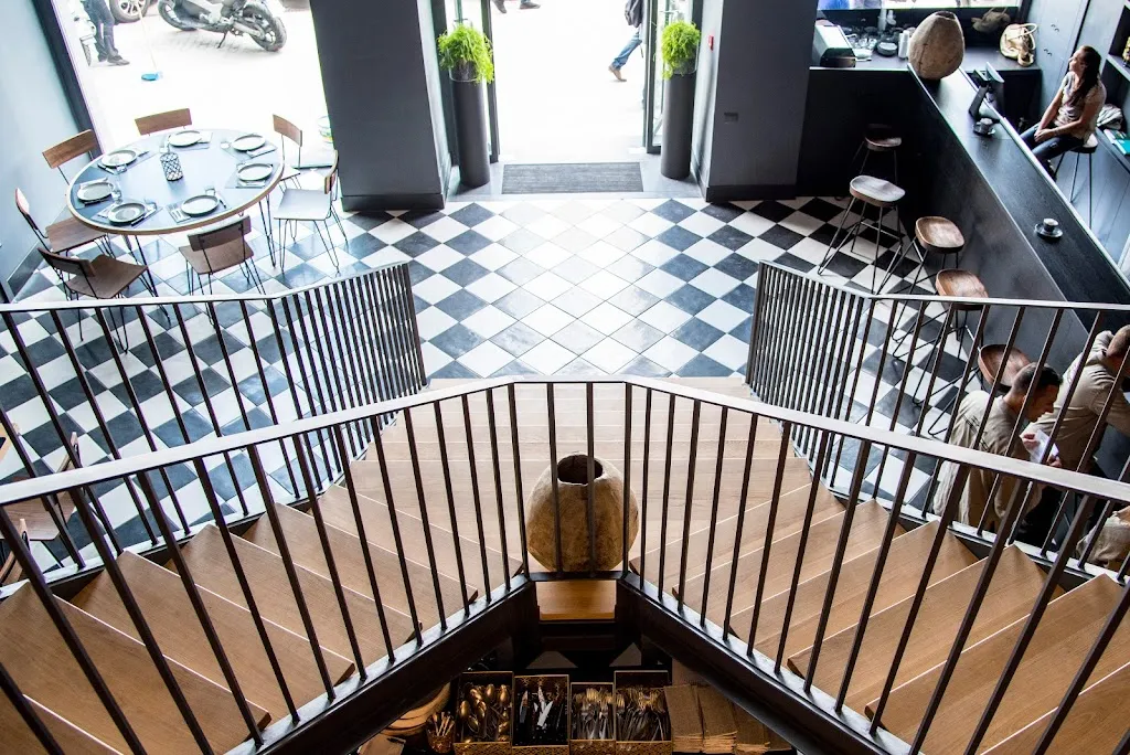 Fresco Trattoria Pizzeria Caracciolo restaurant in Torre Caracciolo