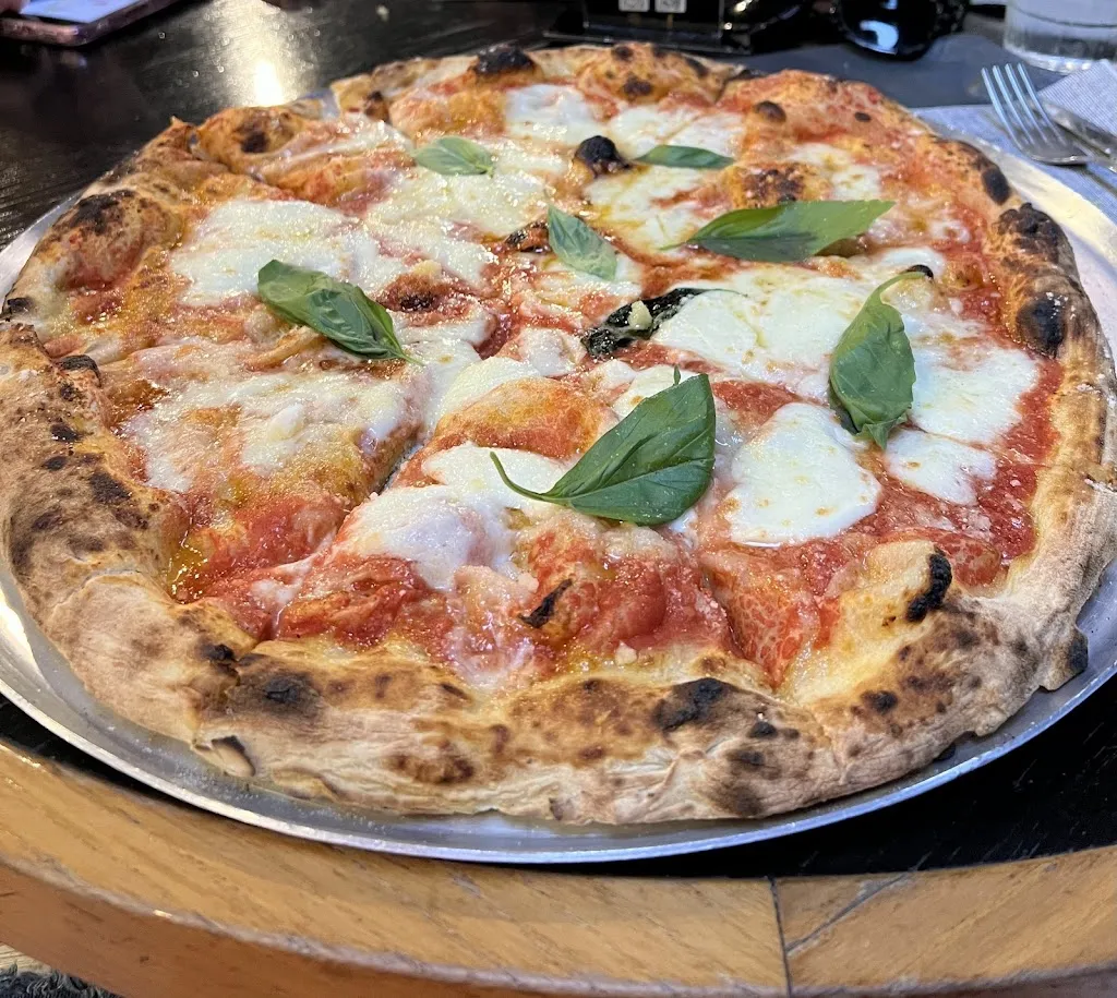 Fresco Trattoria Pizzeria Caracciolo_Torre Caracciolo_slider_image_3