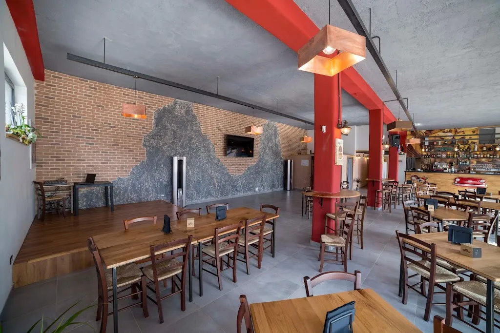 La Vecchia Officina Pub Pizzeria Ristorante restaurant in Torre Orsaia