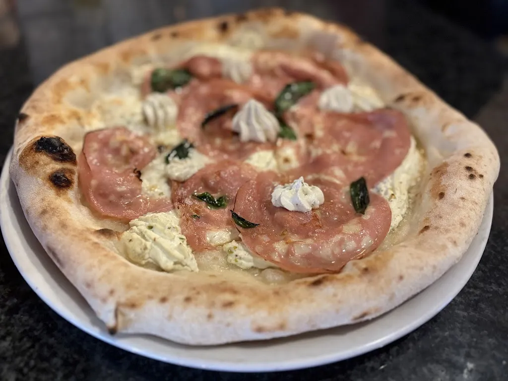 La Vecchia Officina Pub Pizzeria Ristorante_Torre Orsaia_slider_image_2