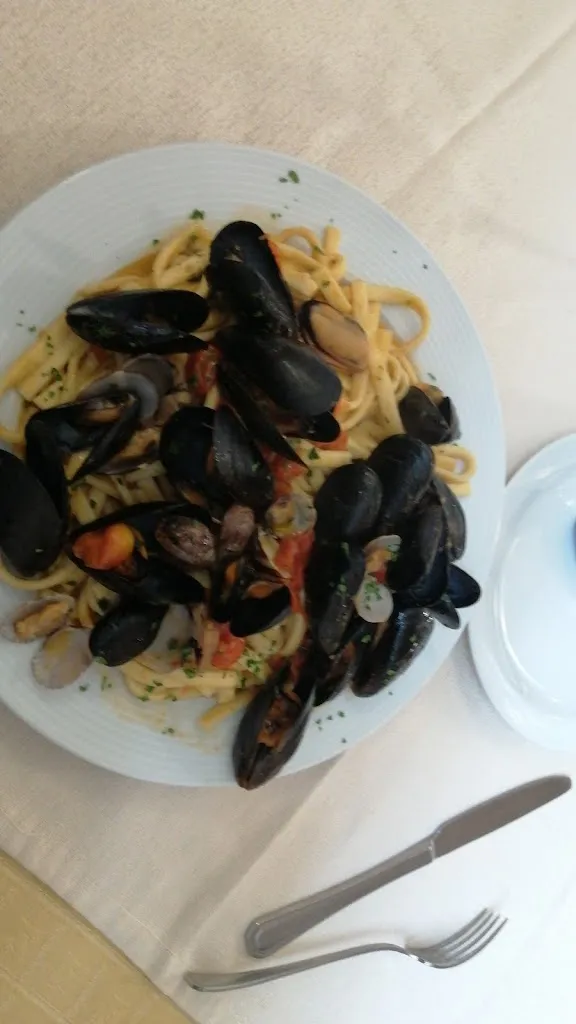 Uomo Onesto_Mister Jerry Auri Family Sas Di Auricchio Alfonso & C._Terzigno_review