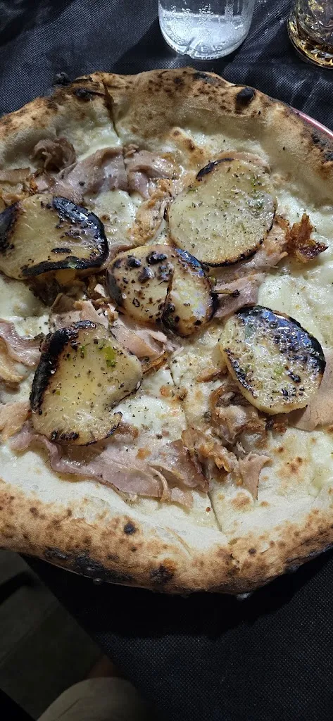 Pizzeria Squisito 33_Torretta-Scalzapecora_slider_image_3