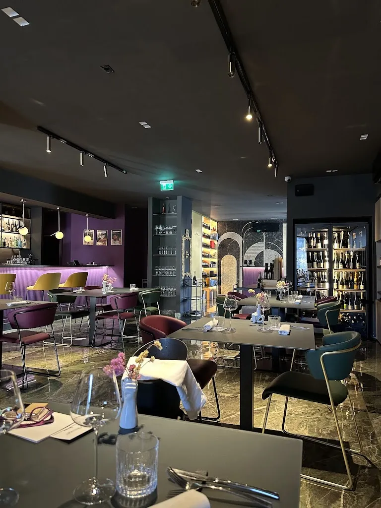 Élevage wine restaurant_Trentola-Ducenta_slider_image_3