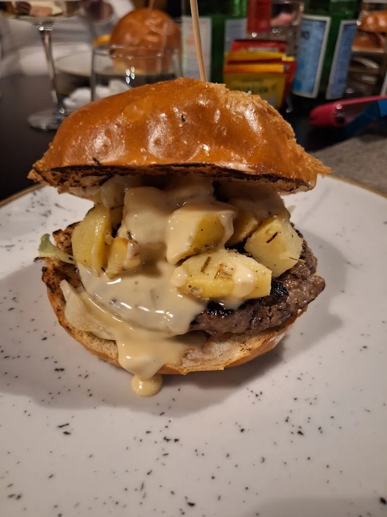 Vintage Meat&Burger_Villa di Briano_slider_image_3