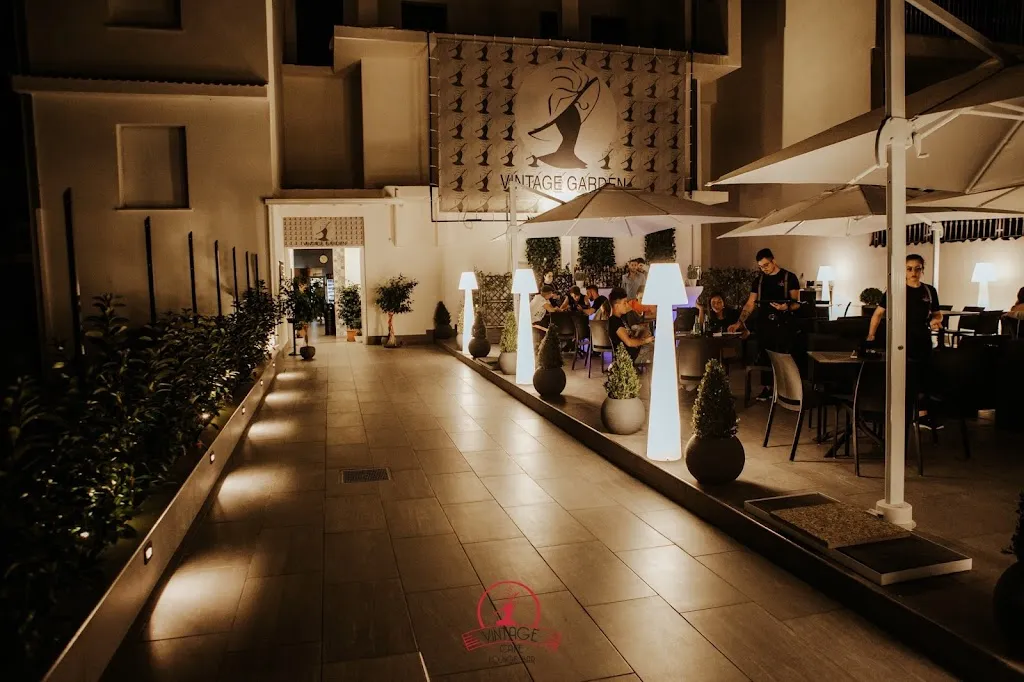 Vintage Lounge Bar restaurant in Villa di Briano