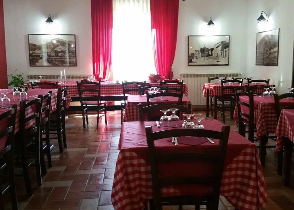 Trattoria la Via dei Carrettieri restaurant in Barete