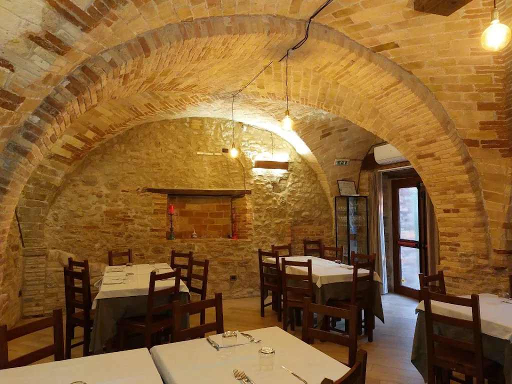 Osteria al castello Restaurant in Nocciano