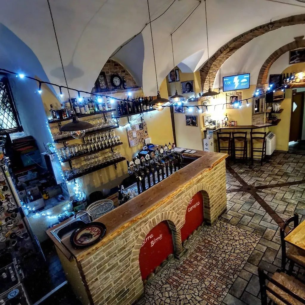 Birreria degli Artisti restaurant in Notaresco