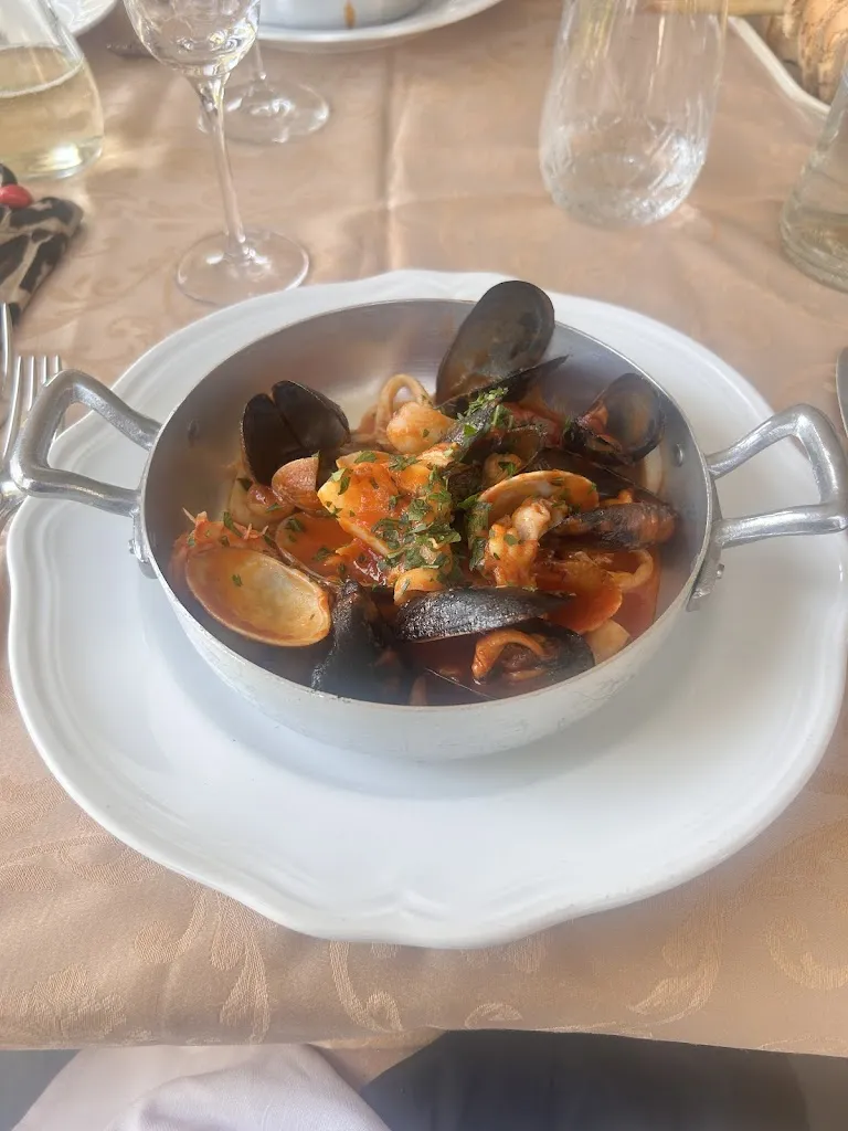 Paola Porcari_Palazzo dei Camini_Agazzano_review