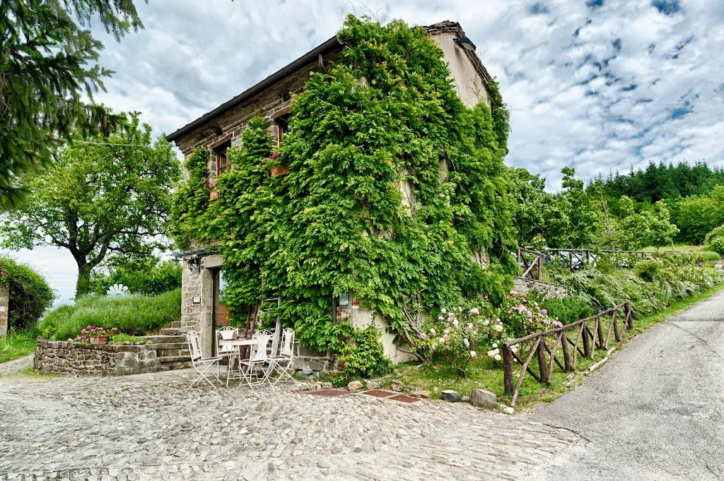 Borgo Casale_Albareto_slider_image_1