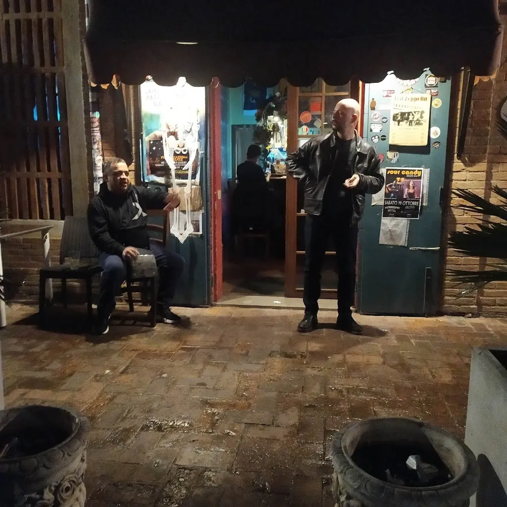 Effe Emme_Morrison Hotel -PUB- Arceto_Arceto_review