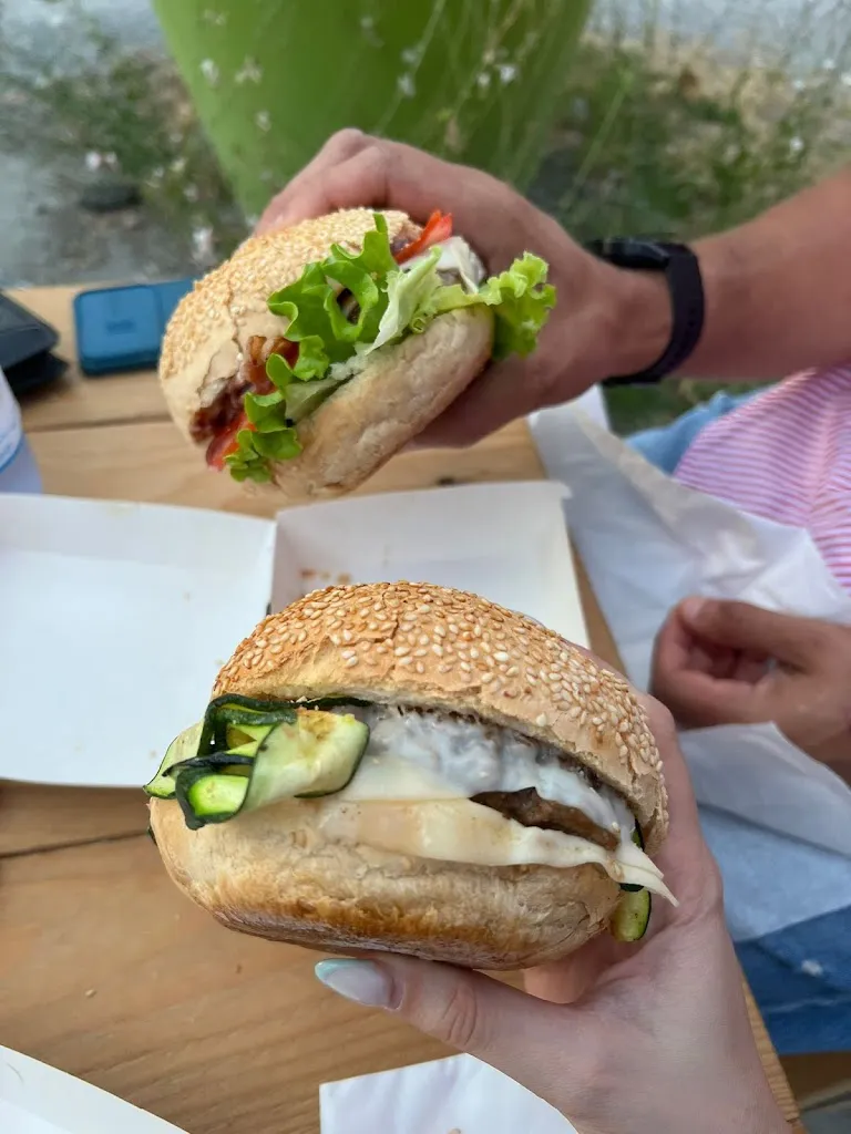 HB 10 Hamburger & pizza_Baganzola_slider_image_3