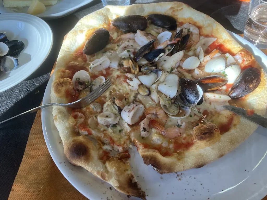 J Mackenzie_Alla Stazione, Pizzeria e Trattoria Bagnolo in Piano_Bagnolo in Piano_recensione