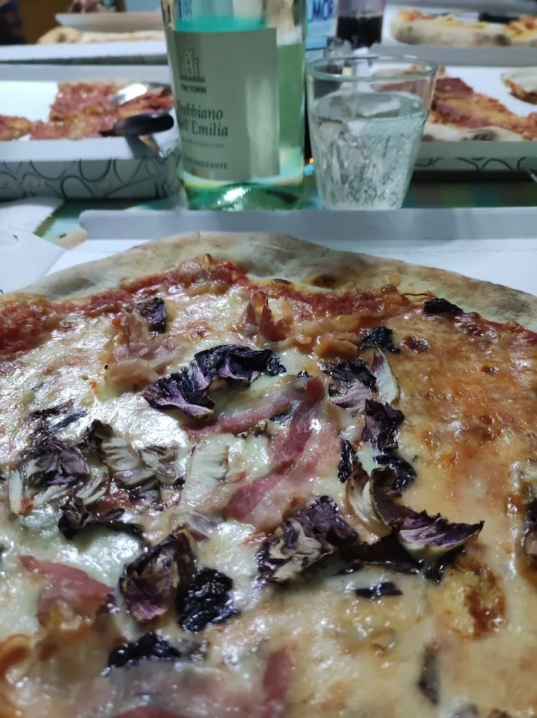 Denis Dobrina_Bar Pizzeria La Badia Bagnolo in Piano_Bagnolo in Piano_review