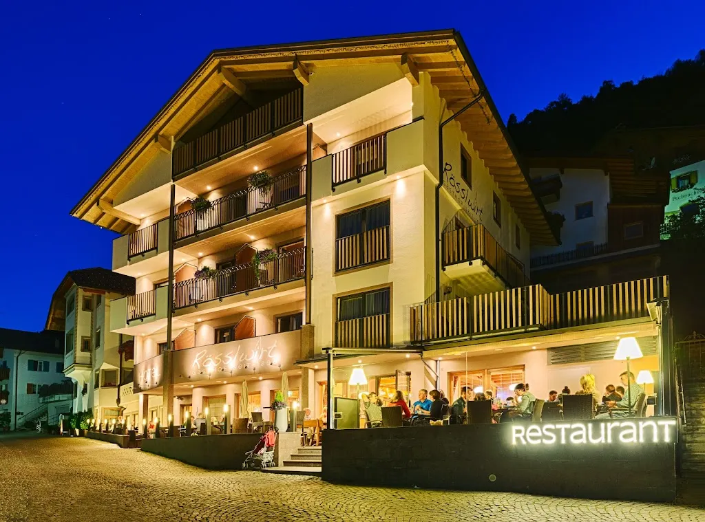 Hotel Eismacherei Rösslwirt Barbian restaurant in Barbiano