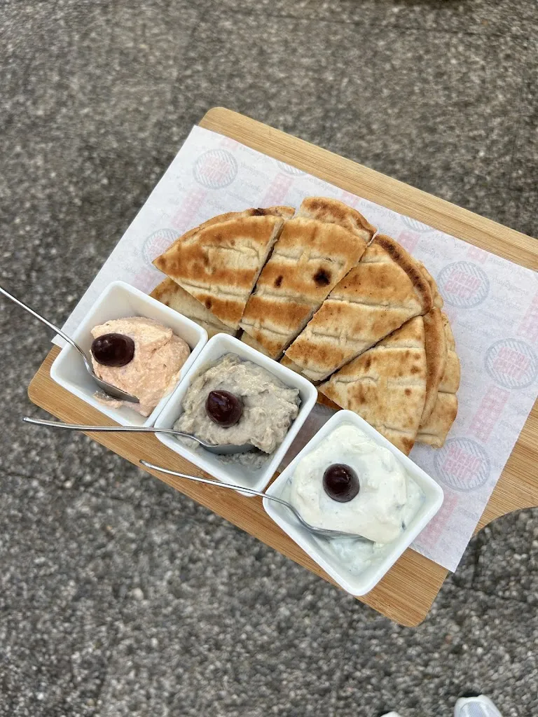 Morena Fiku_Taverna Greca Parma_Basilicanova_review