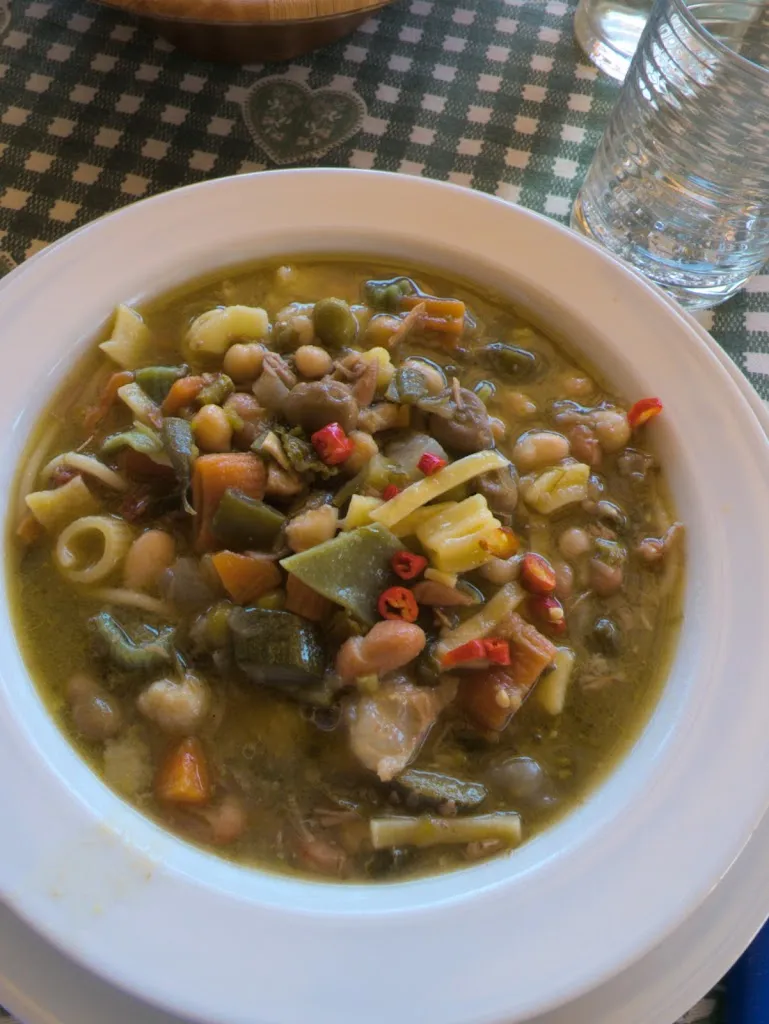 Dario Di Ventura_La Fonte Agriturismo con Piscina_Mosciano Sant'Angelo_review