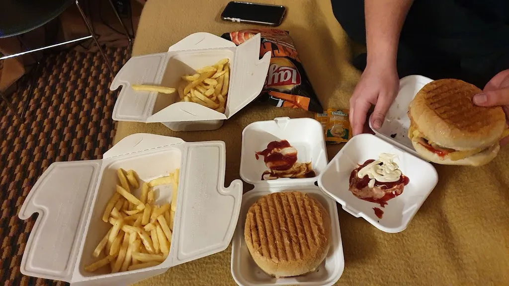 Matheus Fischer Meyer_The Califfo Irish Pub_Berzantina_review