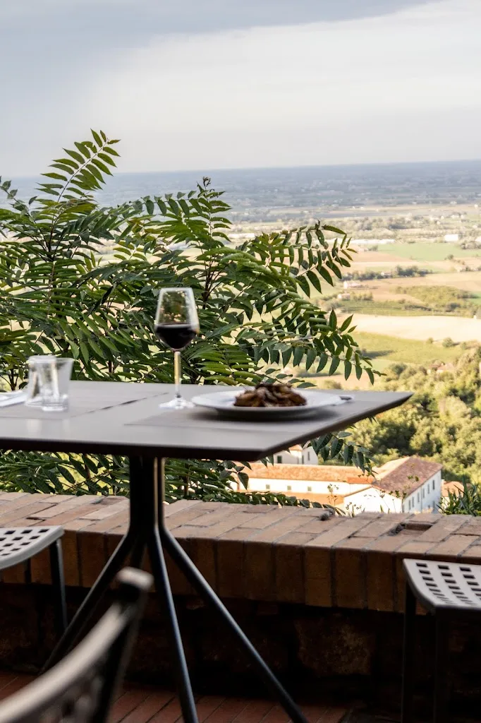 Ca’ de Bè Osteria Enoteca restaurant in Bertinoro