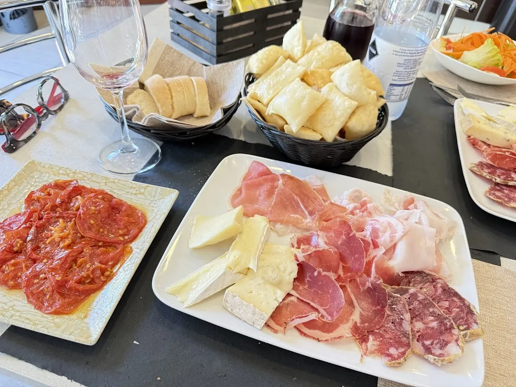 Bar trattoria Gold_Bobbio_slider_image_3