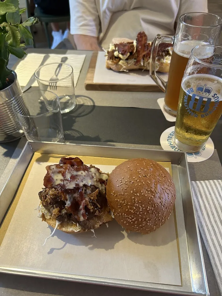 Sandra Official_Senza Fretta_Bobbio_review