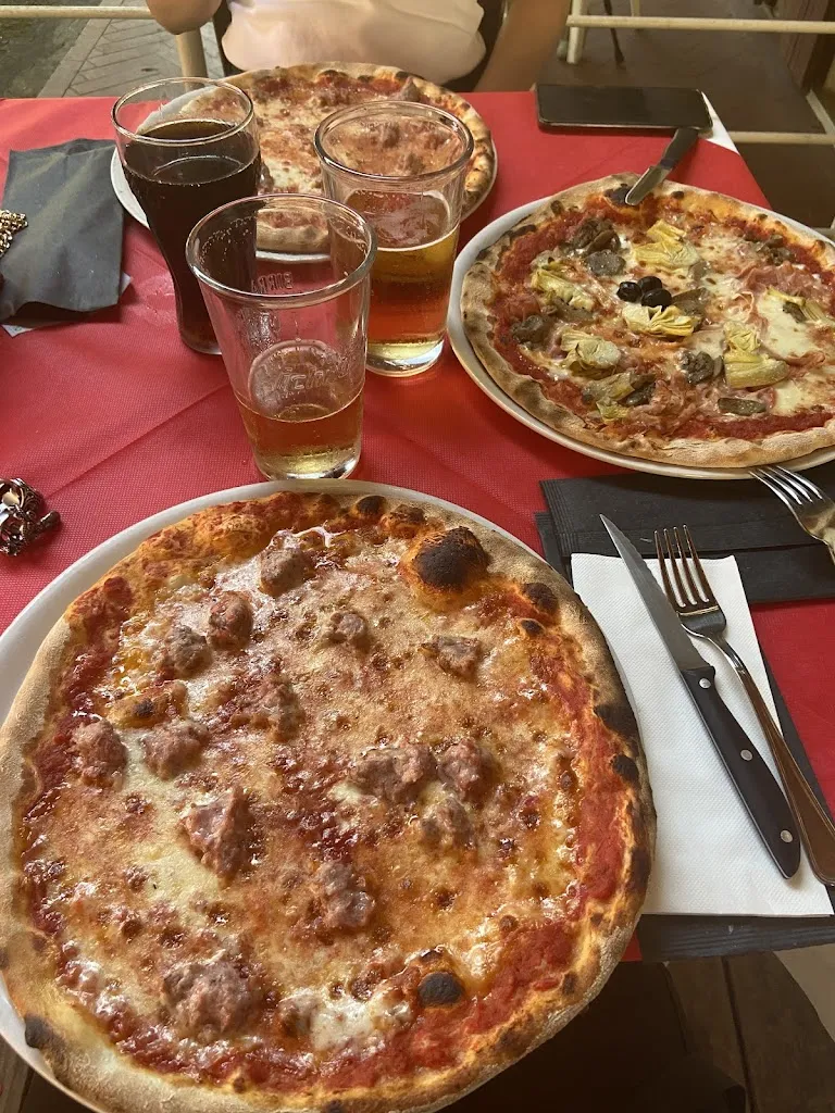 Pizzeria Rolling Stone_Bobbio_slider_image_3