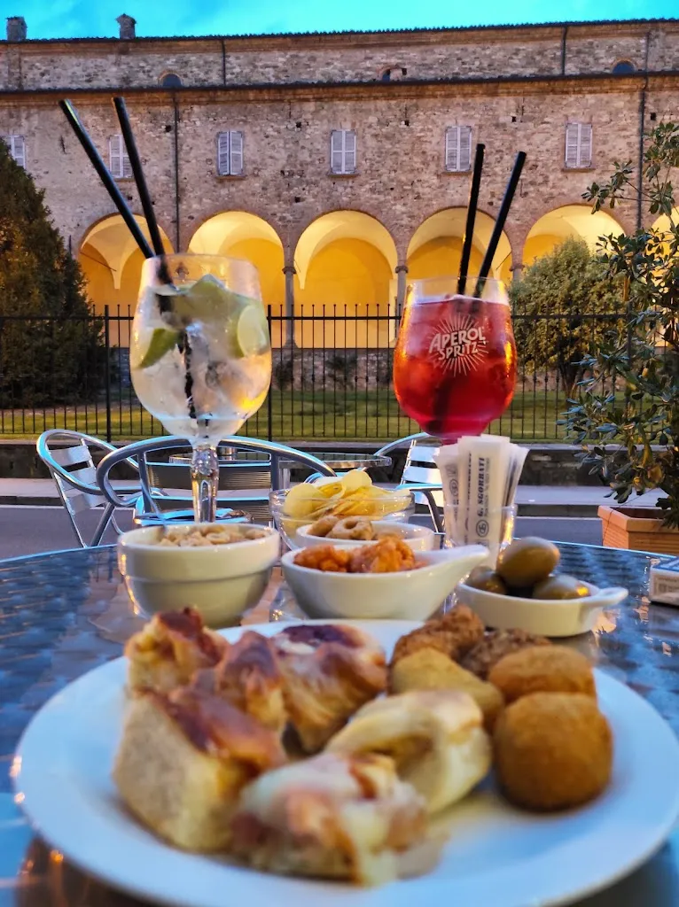 Francesca_Caffetteria Bar Tavernetta_Bobbio_review