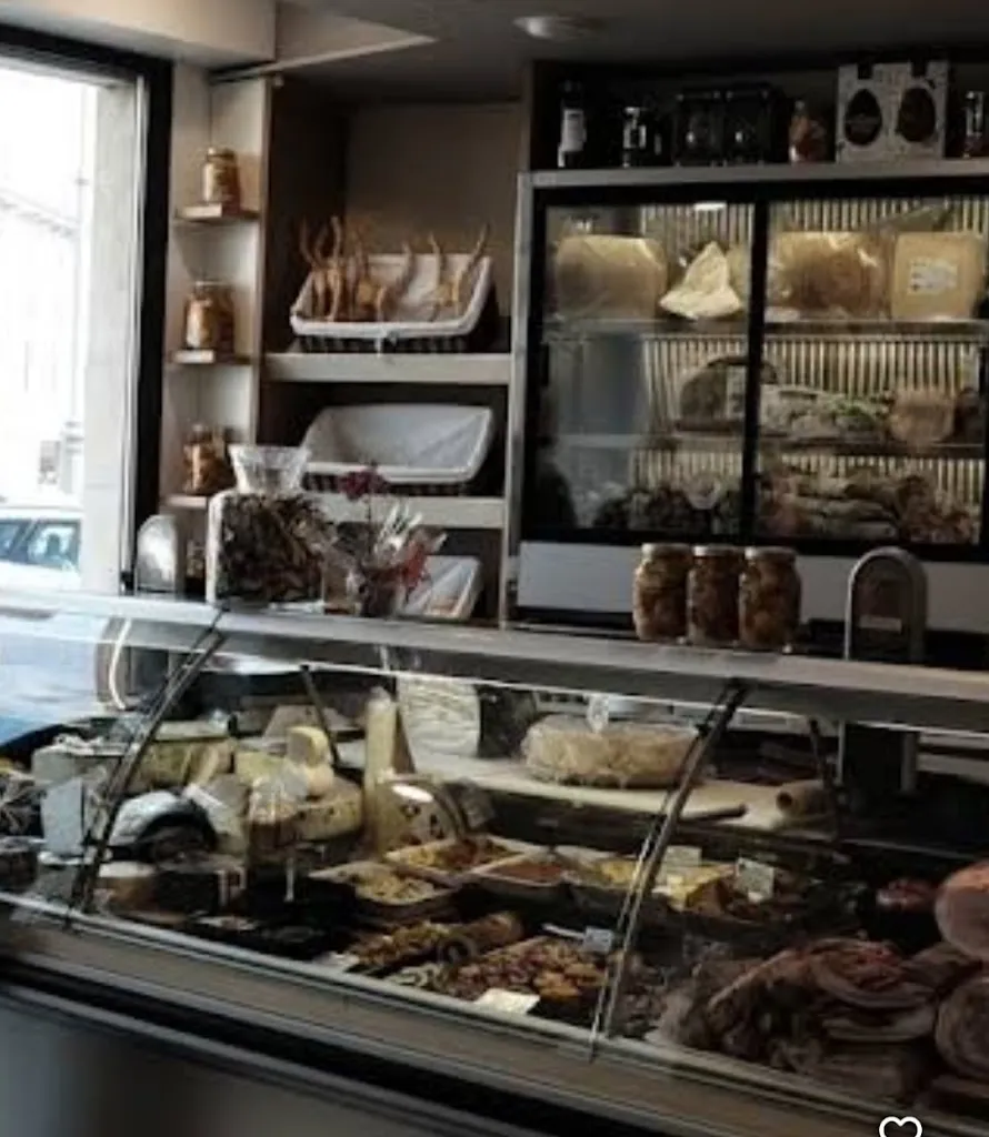 Tartari Maria Laura - Bottega con Cucina_Bondeno_slider_image_3