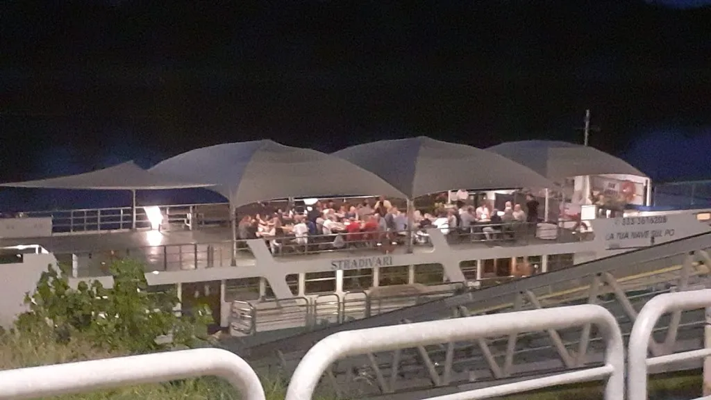 Maria Elena Crabu_Motonave Stradivari_Boretto_review